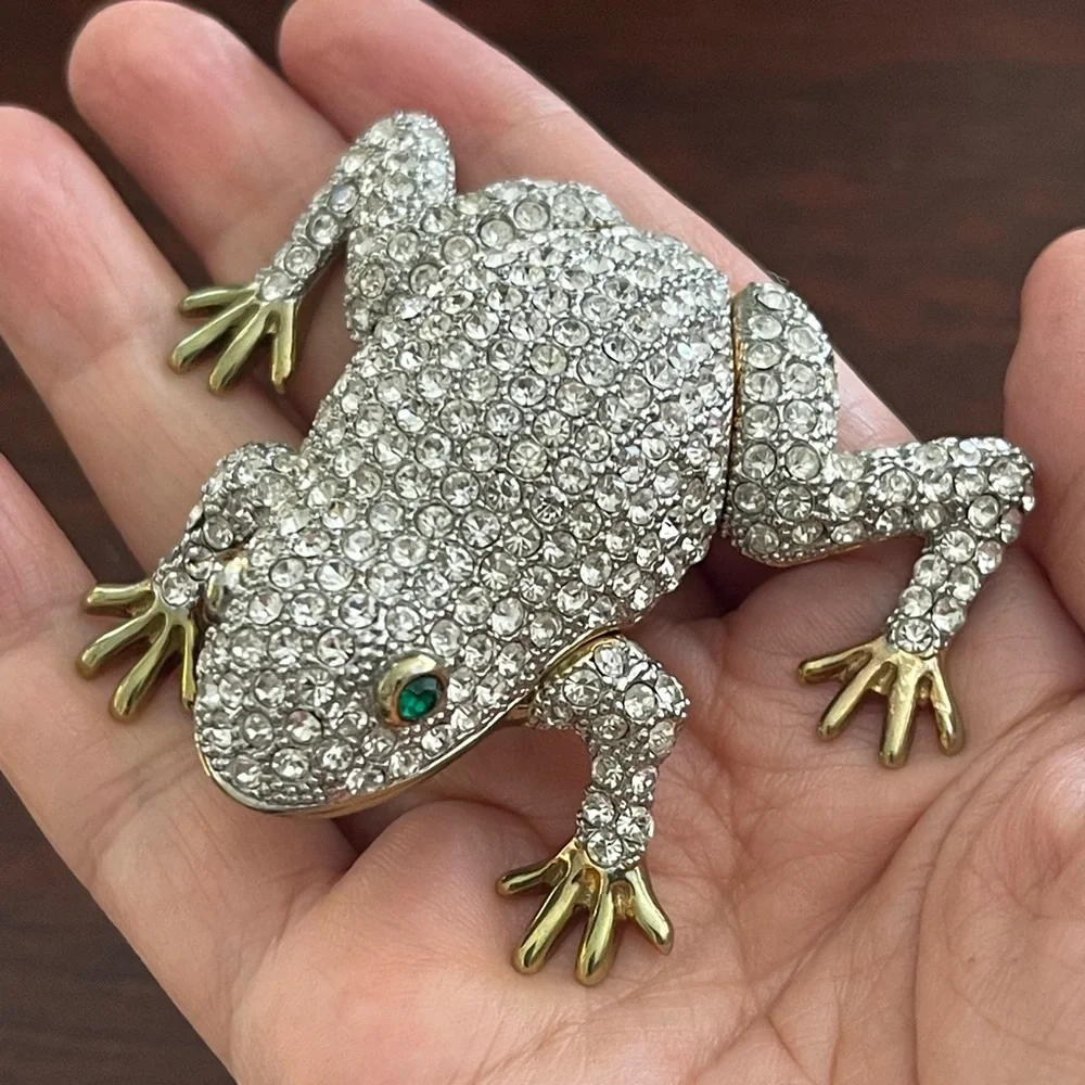 Signed Rucinni enameled pave set crystal metal frog pill trinket jewelry box - Picture 1 of 8